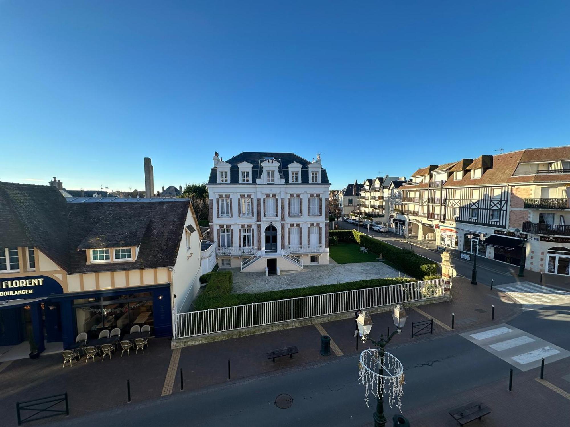 Appartement Joli T2 Situe Dans Le Coeur De Cabourg